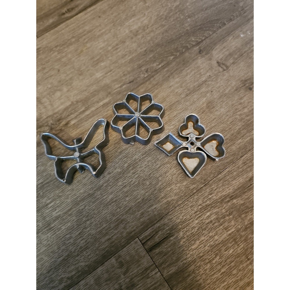 Vintage‎ Cookie Cutters Set of 3 Metal Butterfly Flower Heart Shapes Cast Iron